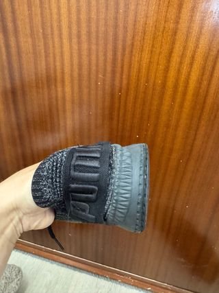 Zapatillas deportivas negras y grises 28 cm