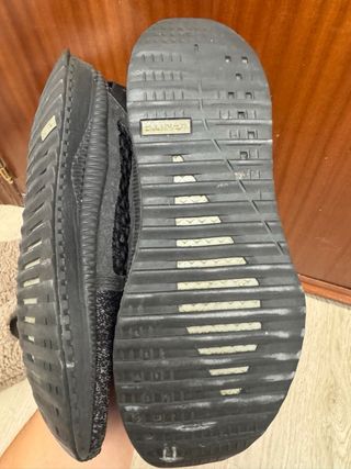 Zapatillas deportivas negras y grises 28 cm