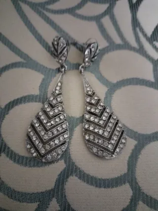 Elegantes pendientes plateados