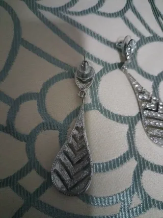 Elegantes pendientes plateados