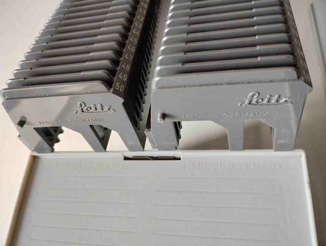 Caja Leitz para 100 Diapositivas Gris (2 x 50)