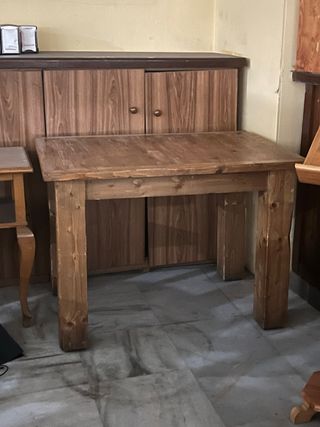 Mesa de madera rústica