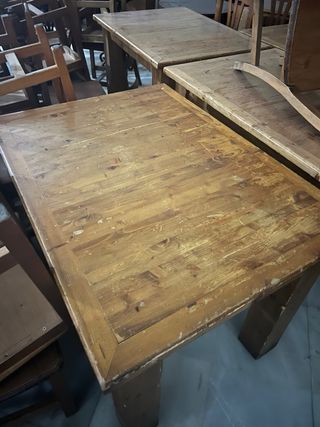 Mesa de madera rústica