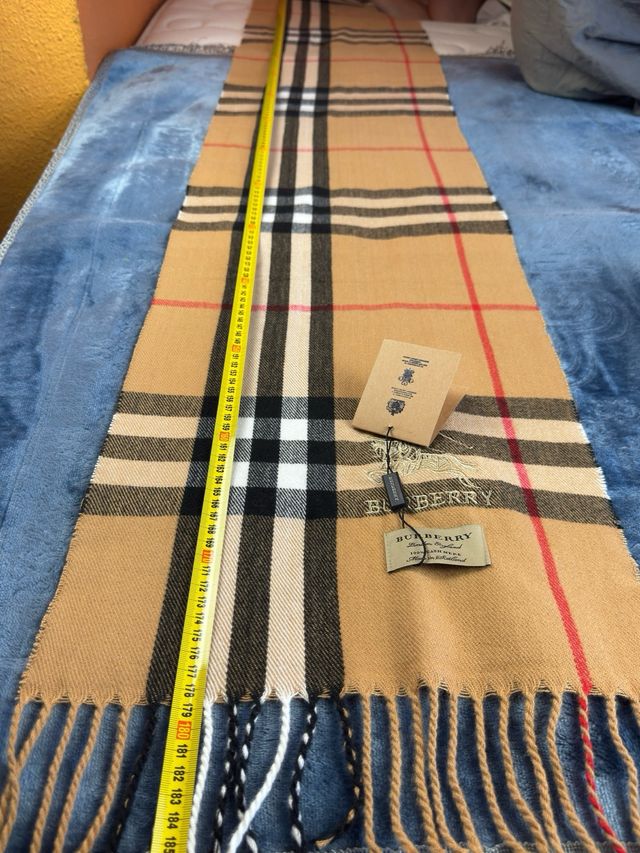 Bufanda Burberry Clásica Check Beige y Roja