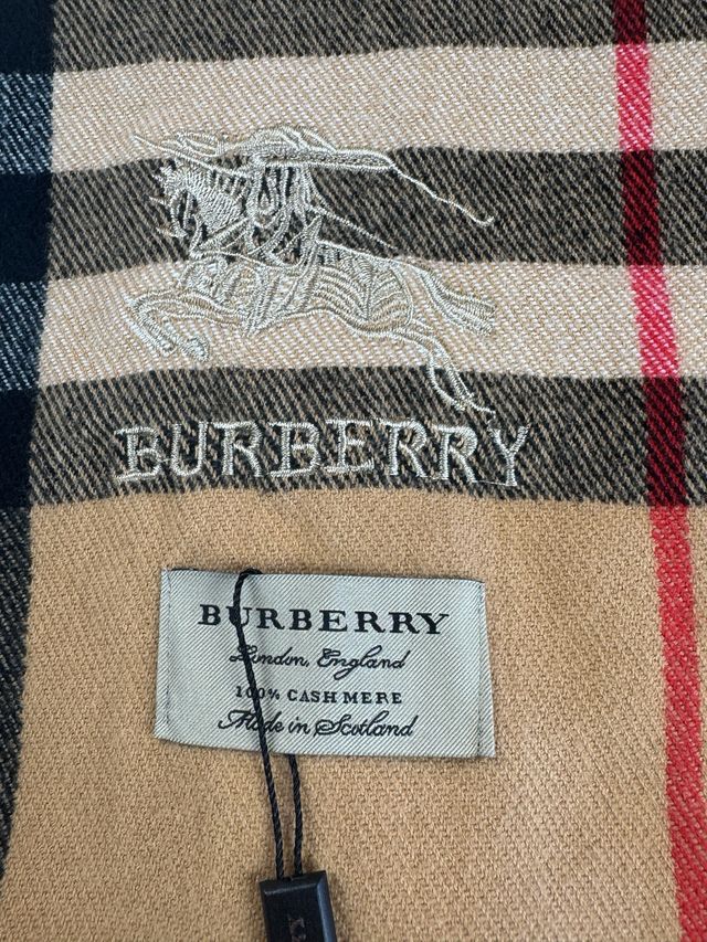 Bufanda Burberry Clásica Check Beige y Roja