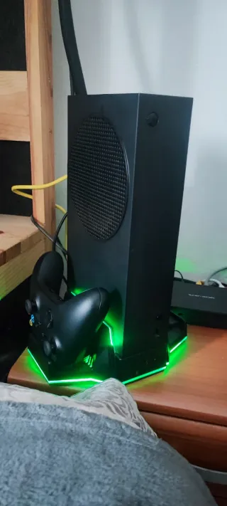 Xbox Series S Negra con Base LED Verde