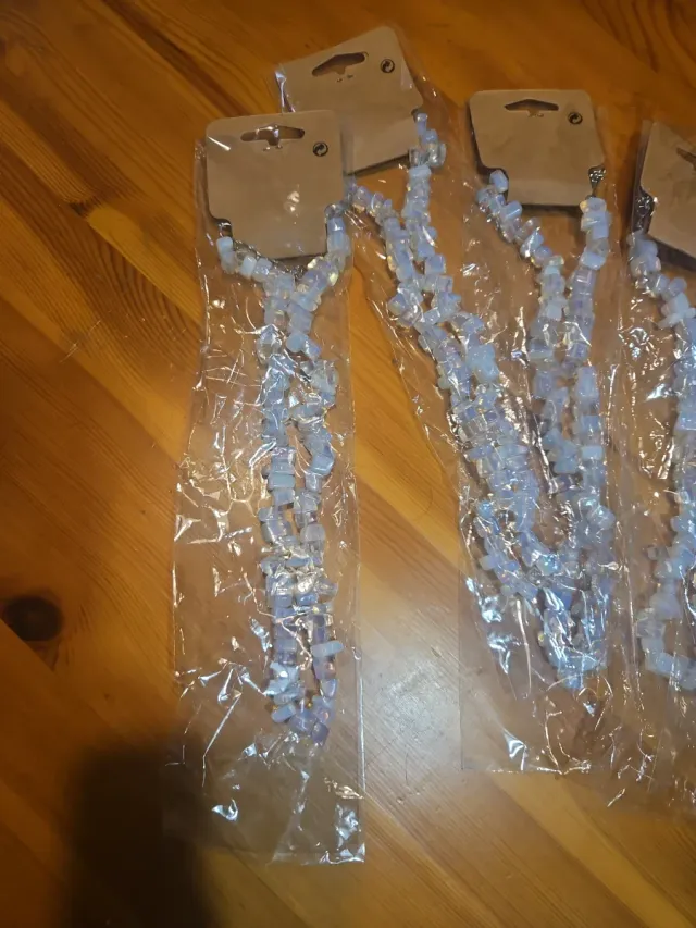 Collar de piedras blancas Vendo lote de 5 piezas.