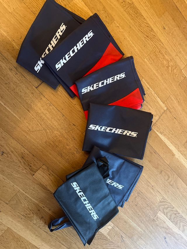 Bolsas Skechers Negras y Rojas