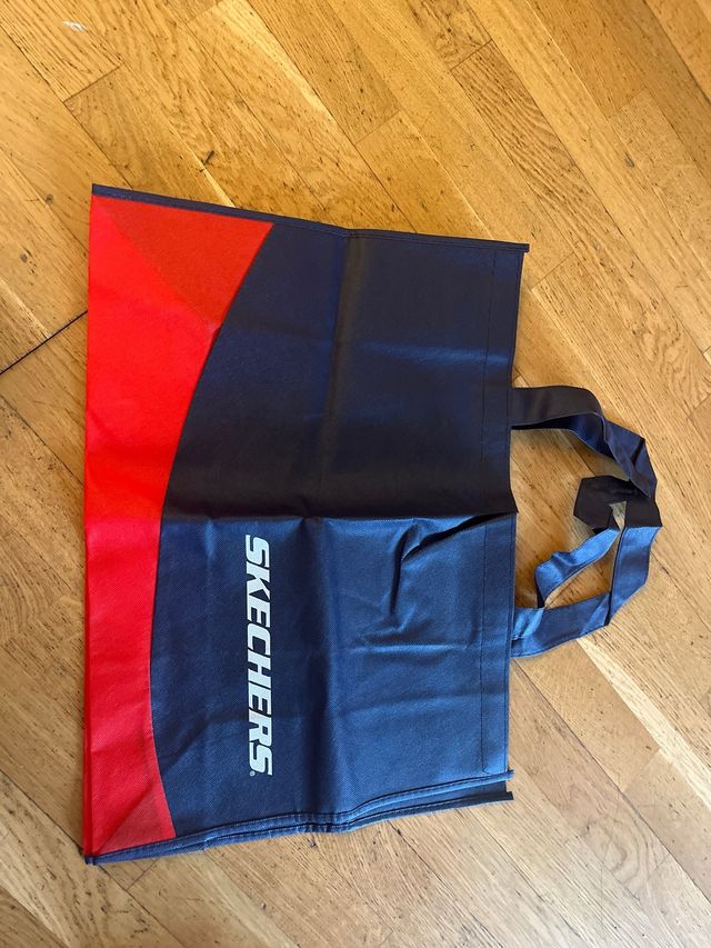 Bolsas Skechers Negras y Rojas