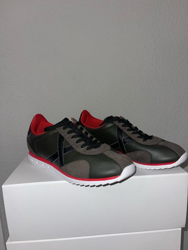 Zapatillas Munich Verde Oliva y Rojo