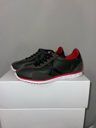 Zapatillas Munich Verde Oliva y Rojo