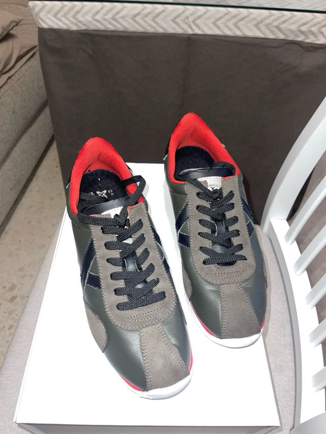 Zapatillas Munich Verde Oliva y Rojo