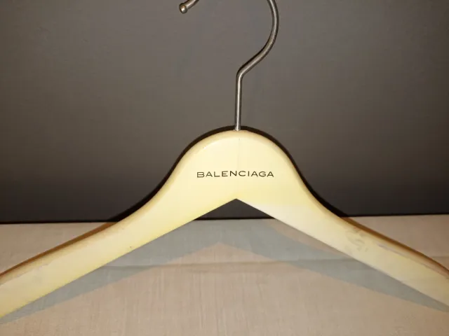 - Percha BALENCIAGA ORIGINAL.! OFERTA .!!!