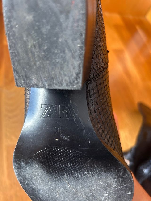 Botas altas Zara efecto piel serpiente