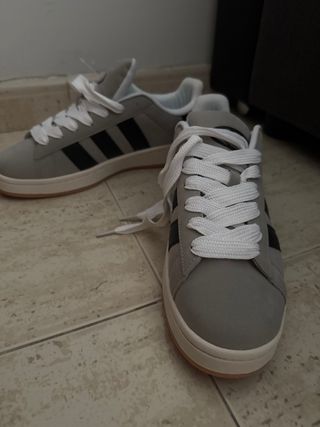 Zapatillas Adidas Grises y Blancas nuevas