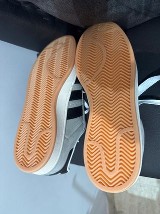Zapatillas Adidas Grises y Blancas nuevas