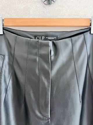 Pantalón cuero negro