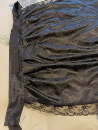 Mandil negro adamascado