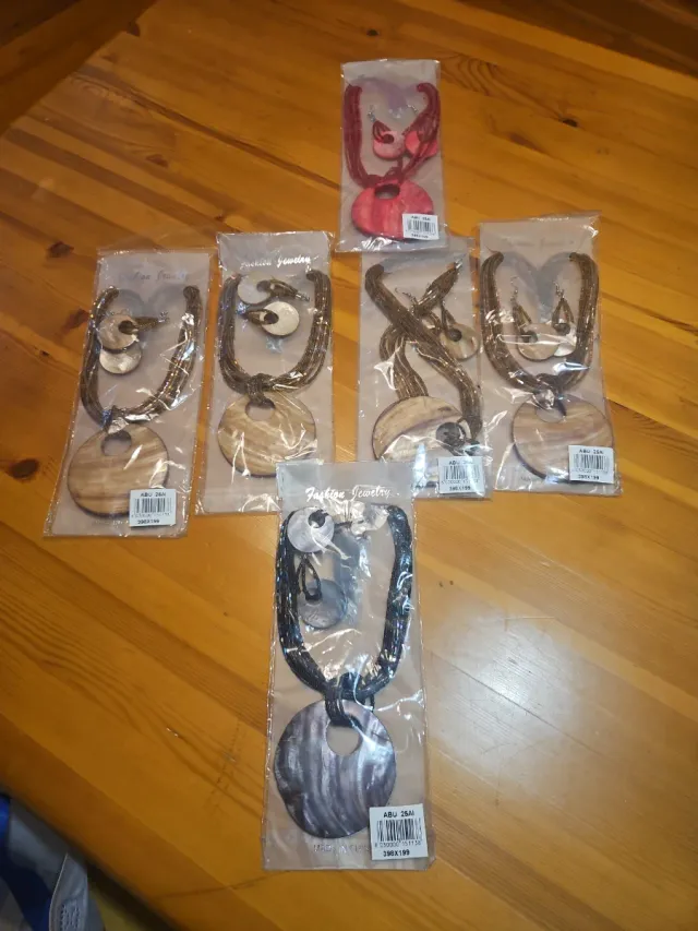 Conjunto collar y pendientes