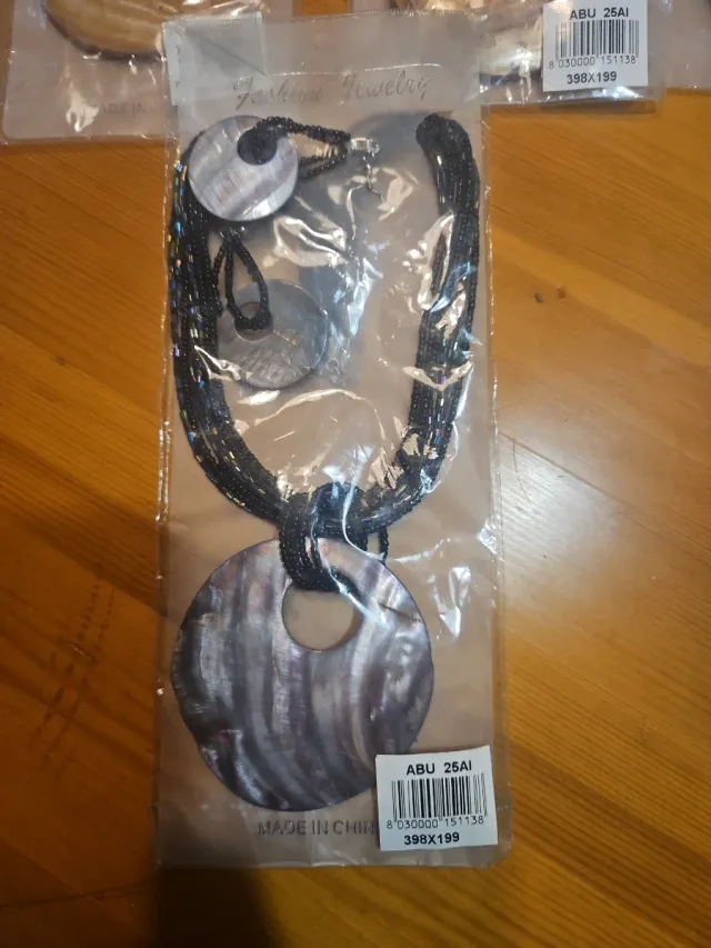 Conjunto collar y pendientes