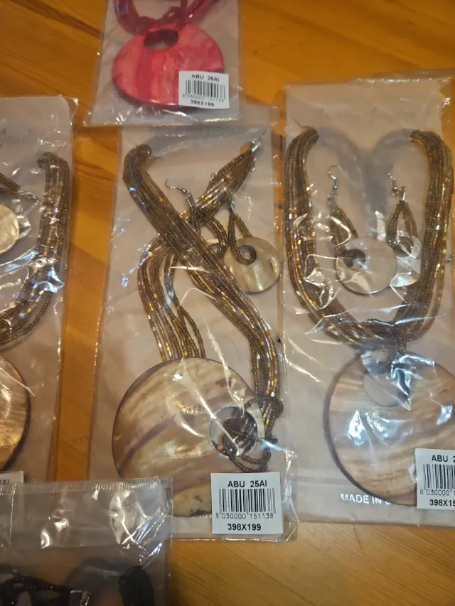 Conjunto collar y pendientes