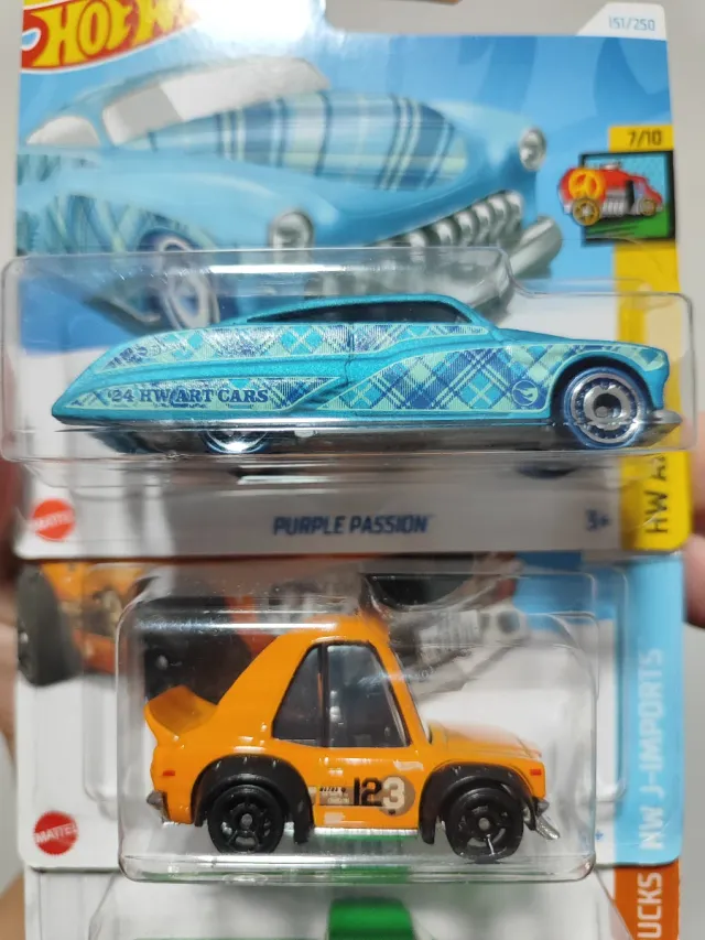 Hot Wheels 4 autos: 1 TH