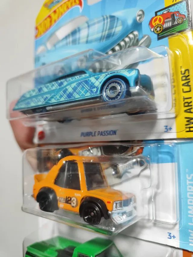 Hot Wheels 4 autos: 1 TH