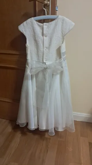 Vestido de ceremonia beige y blanco
