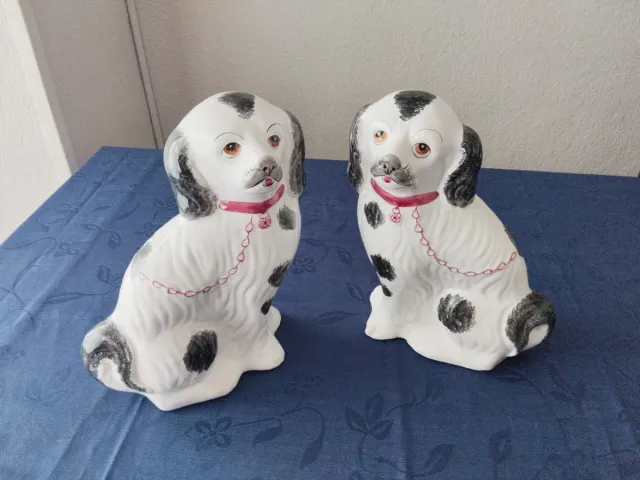 Coppia di cani decorativi in ceramica
