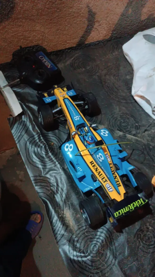 Coche F1 Fernando Alonso Teledirigido Nikko