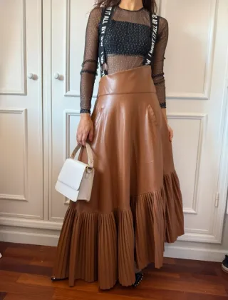Saia polipele assimétrica plissada castanha
