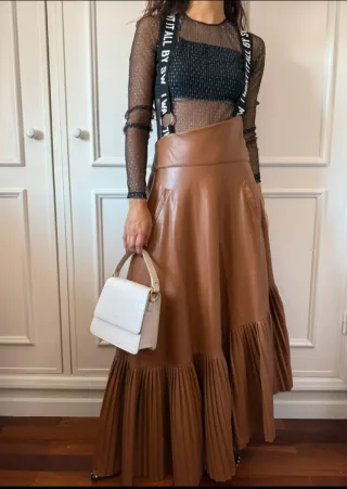 Saia polipele assimétrica plissada castanha