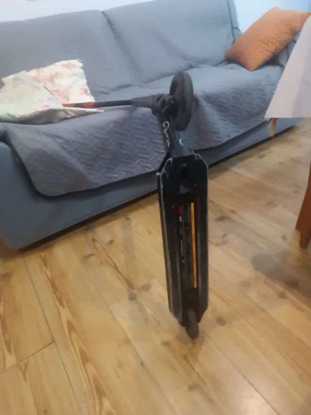 Patinete Scooter Negro y Rojo bestial wolf