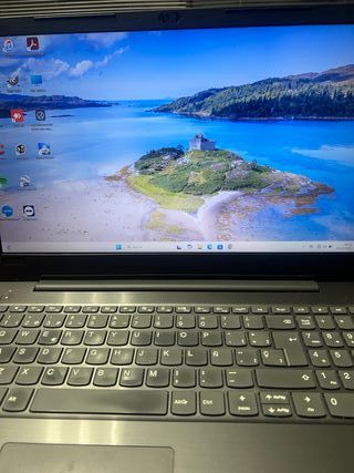 Portátil Lenovo V330-15IKB