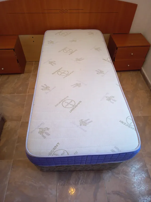 Canapé con cajonera y colchón