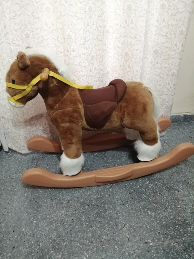 Caballo balancín infantil