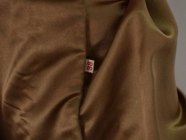 Abrigo de pelo beige y marrón