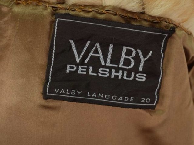 Abrigo de pelo beige y marrón