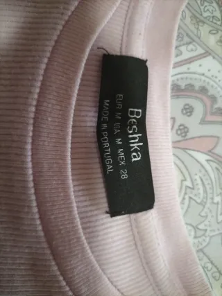 Camiseta Bershka rosa con estampado de tarot