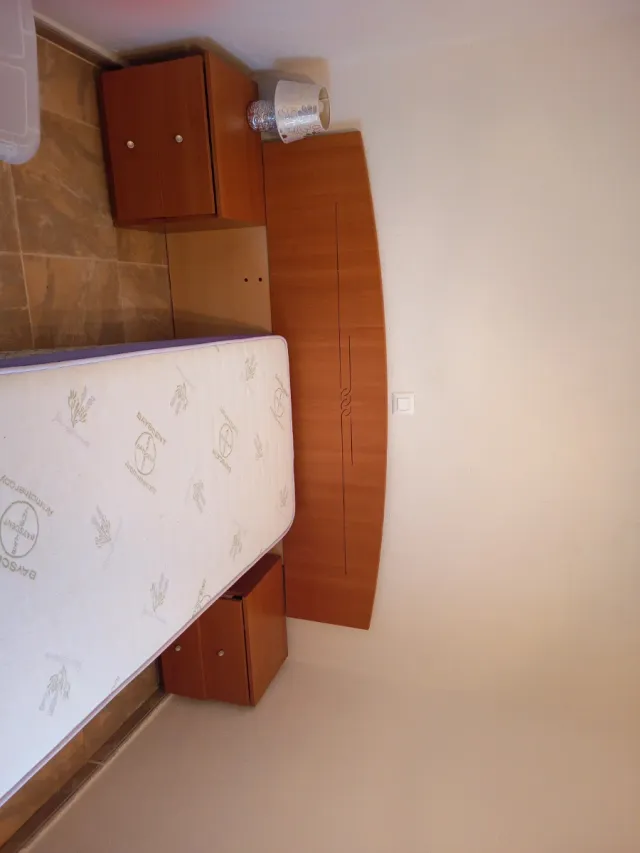 Cabecero y mesillas de madera