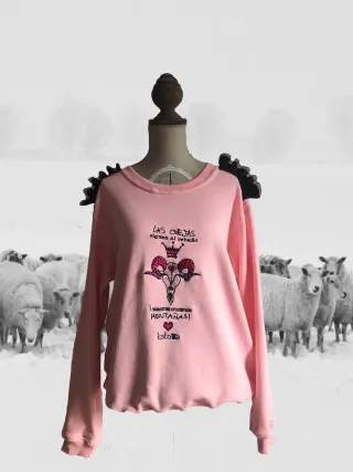 Sudadera rosa bordada artesanal.