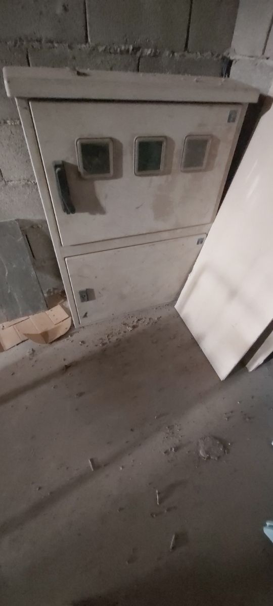 Cajonera de instalación electrica metálica