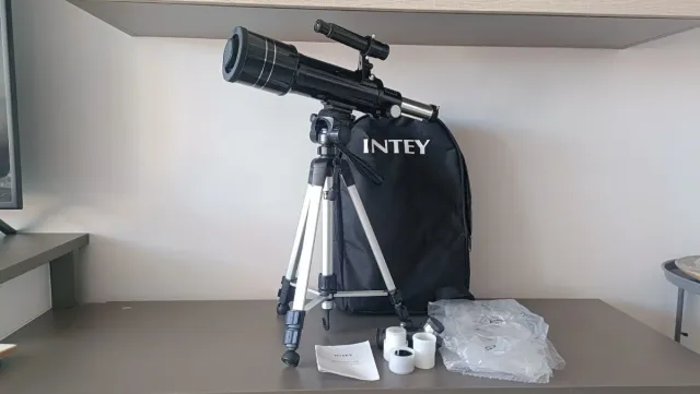 Telescopio INTEY con trípode y bolsa