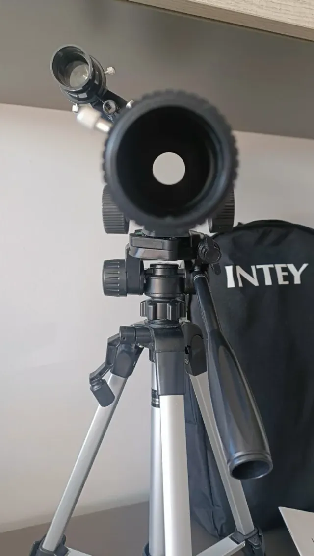 Telescopio INTEY con trípode y bolsa