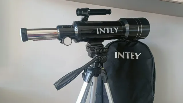 Telescopio INTEY con trípode y bolsa