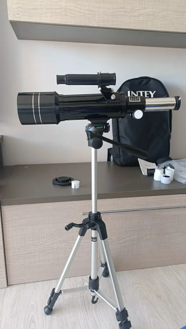 Telescopio INTEY con trípode y bolsa