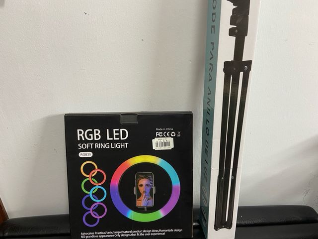 Anello di luce LED RGB con treppiede