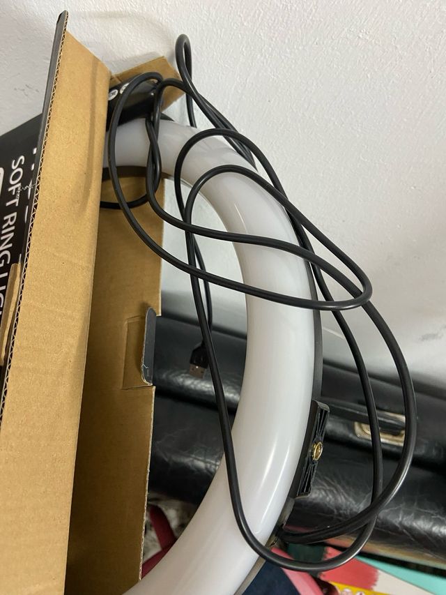 Anello di luce LED RGB con treppiede