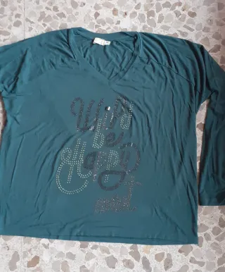 Camiseta verde con pedrería Talla XXL