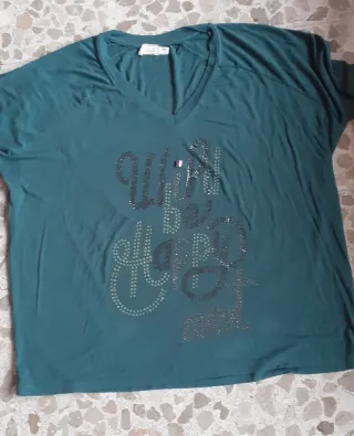 Camiseta verde con pedrería Talla XXL